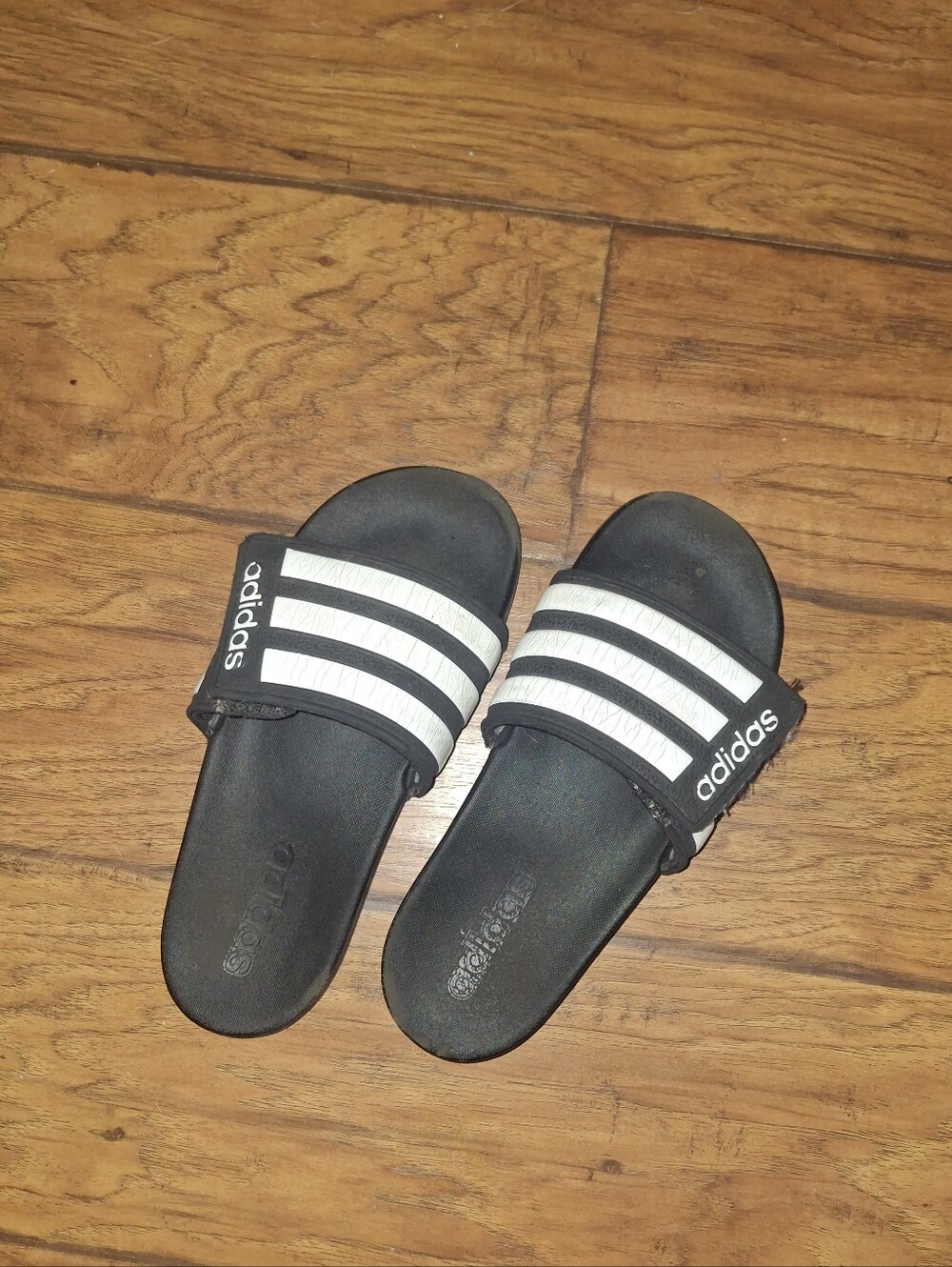 Boys Size 4 adidas Black and White Slides
